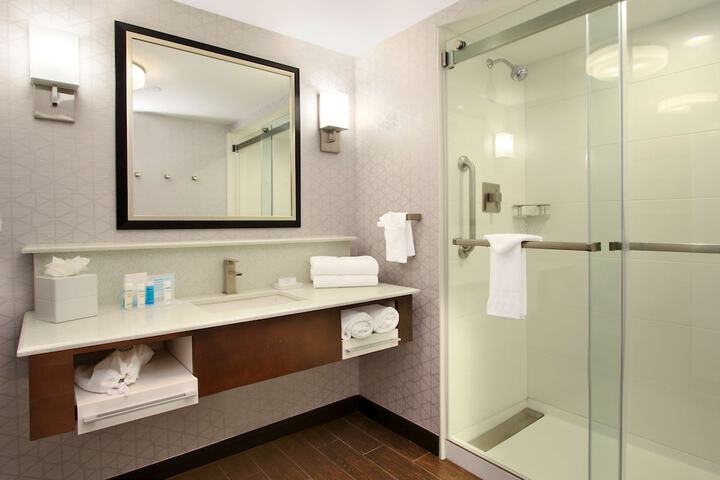 Room 40 of 73