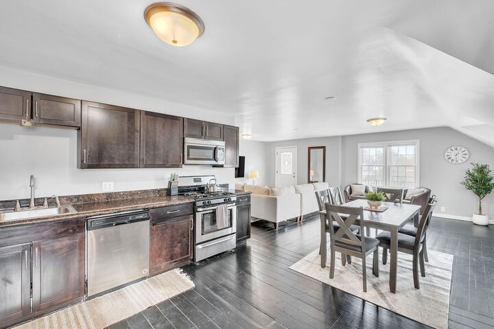 The Loft 3BR Apartment with Scenic Deck