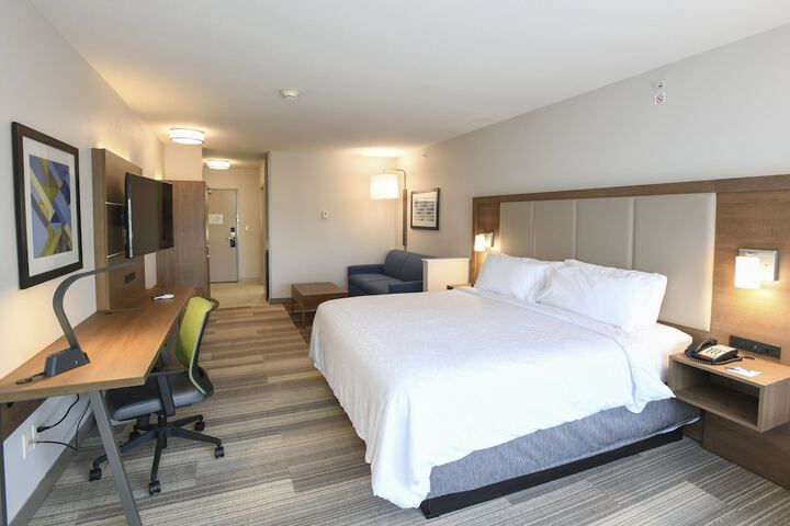 Room 22 of 48