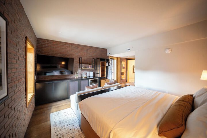 The Horton Hotel and Rooftop Lounge