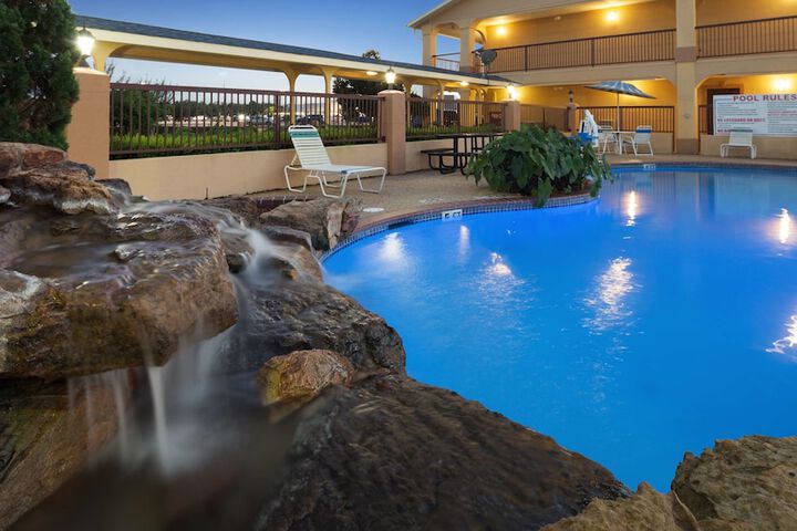 Pool 5 of 25