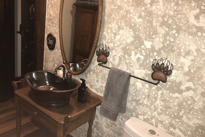 Room 151 of 198