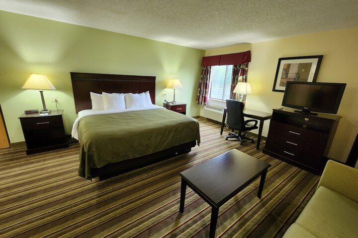 Room 10 of 28