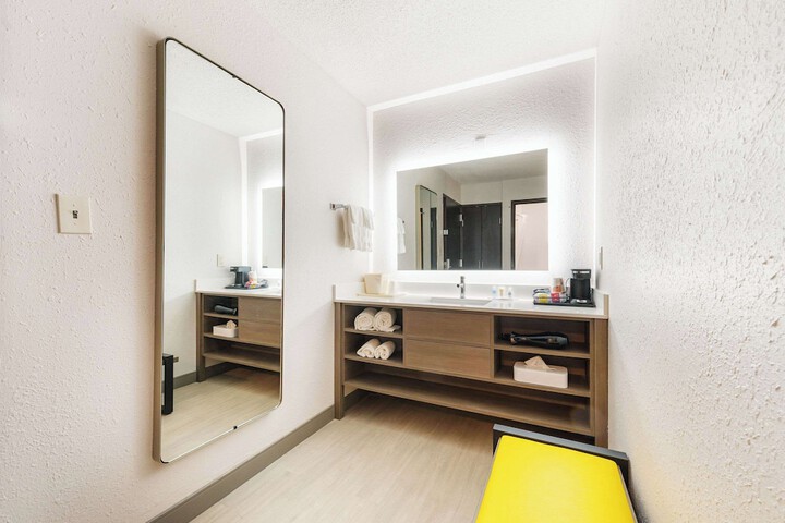 Room 74 of 99