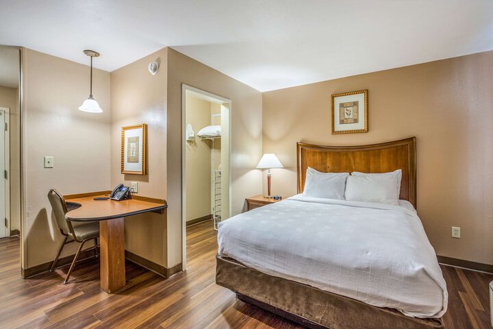 Room 17 of 27