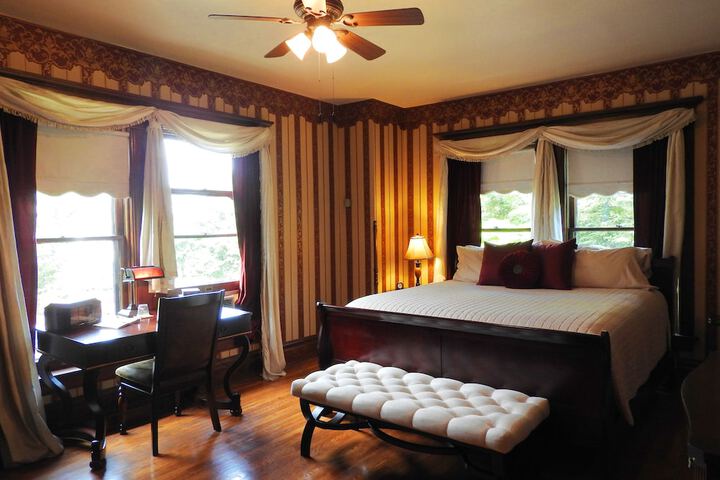 Champaign Garden Inn