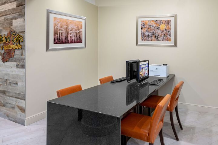 Business Center 36 of 36