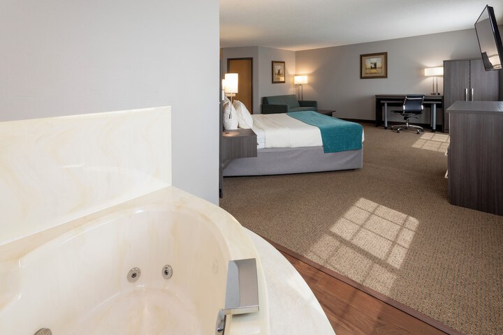 Paynesville Inn & Suites