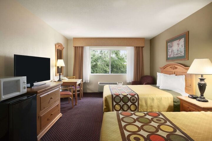 Room 9 of 16