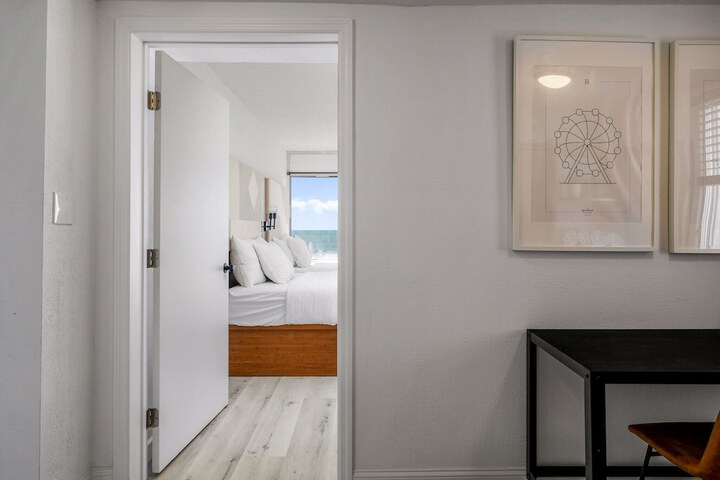 Room 37 of 77