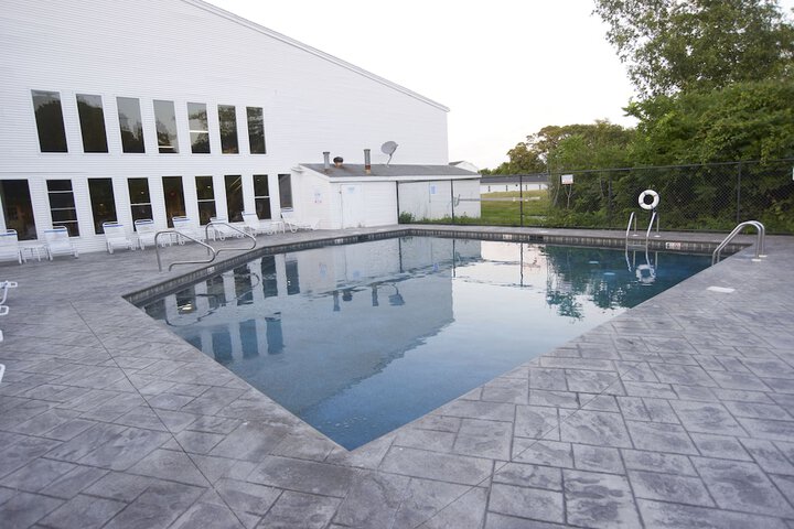 Pool 10 of 83