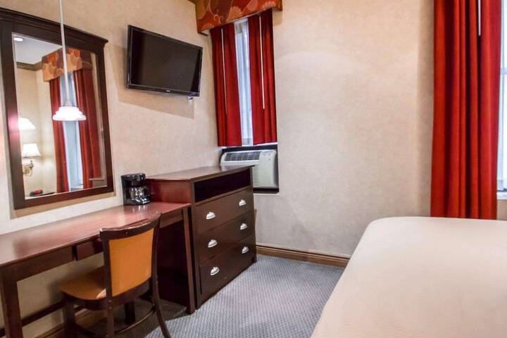 Room 19 of 33