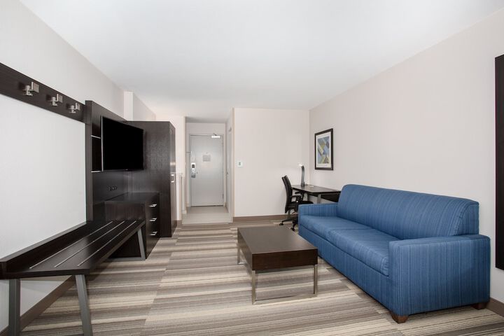 Holiday Inn Express & Suites Lincoln City by IHG
