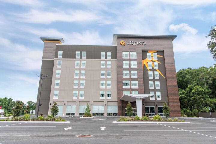 La Quinta Inn & Suite by Wyndham Lake City