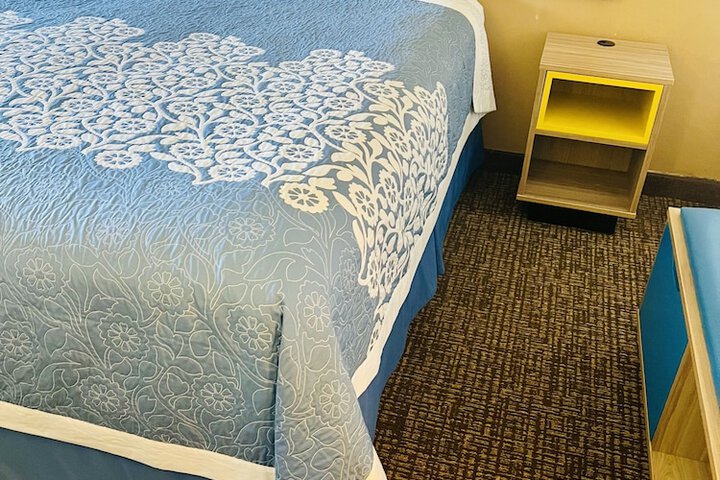 Room 13 of 33