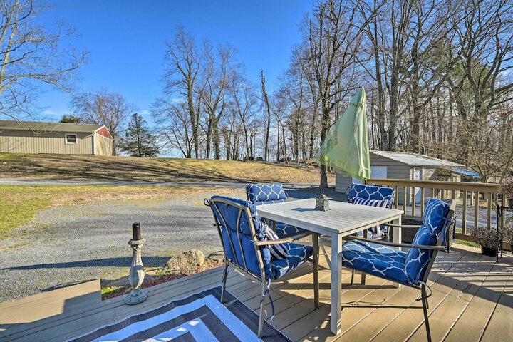 Berkeley Springs Vacation Home w / Fire Pit!