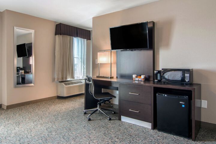 Room 21 of 34