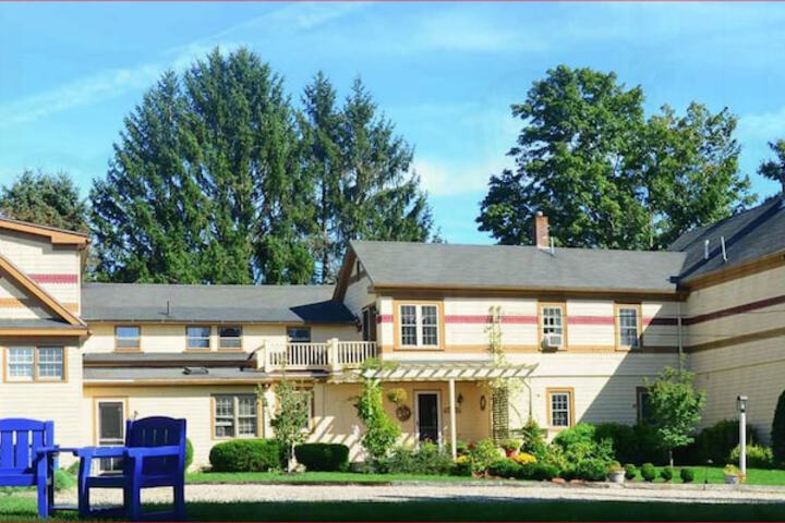1802 House Bed and Breakfast