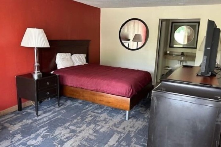 Room 6 of 12
