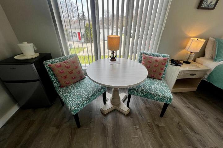 Claddagh Motel & Suites