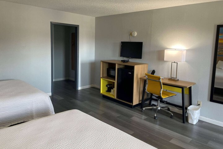 Room 2 of 9