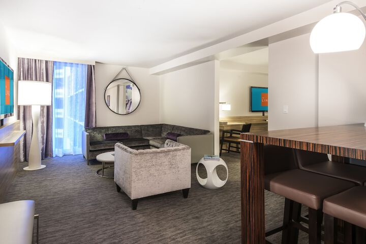 Room 53 of 90