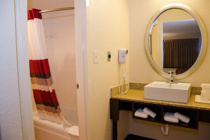 Room 29 of 40