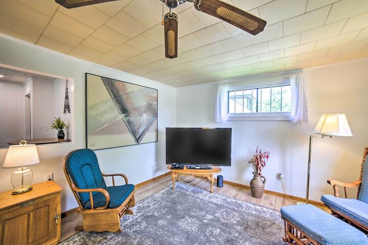 Cozy Ishpeming Cottage w / Lake & Park Views!
