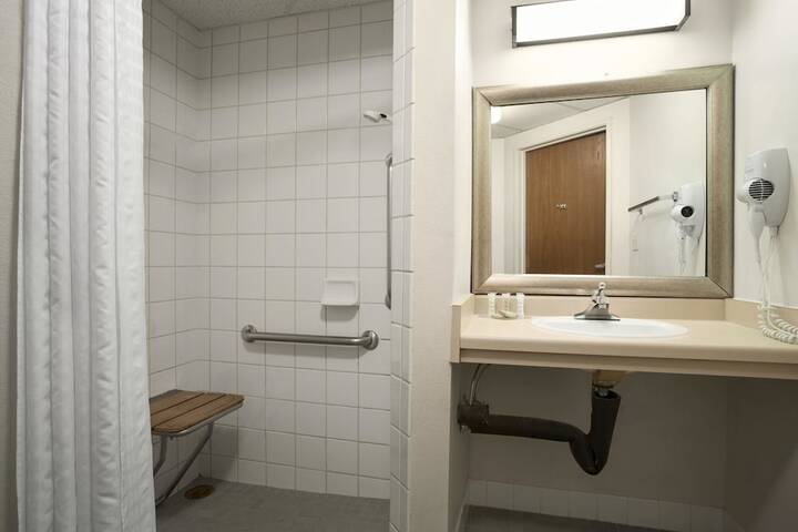 Room 7 of 17