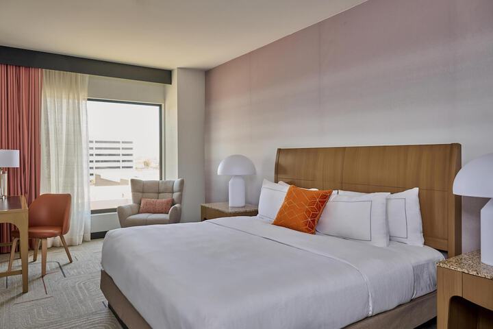 Hotel Zessa Orange County Airport a DoubleTree by Hilton