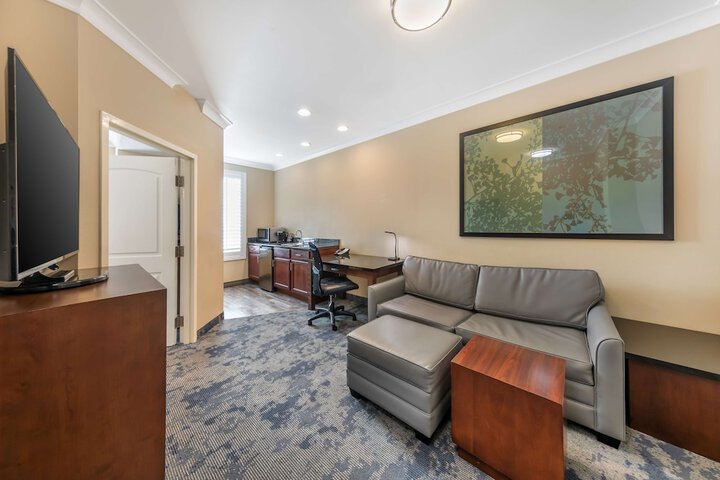 Best Western Plus Avita Suites