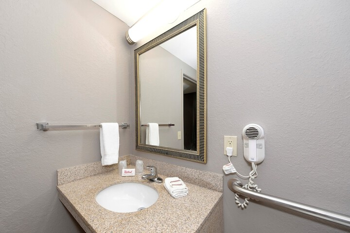 Room 21 of 40
