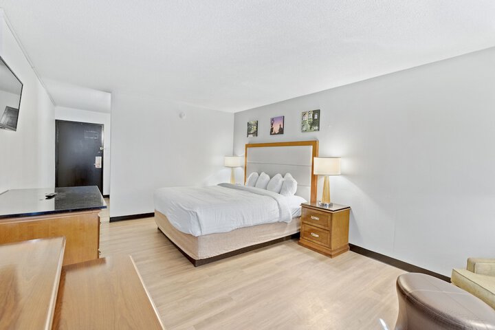 Room 12 of 19