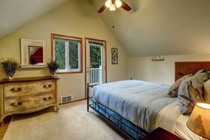 Sky Rivers Edge - Three Bedroom Cabin with Hot Tub