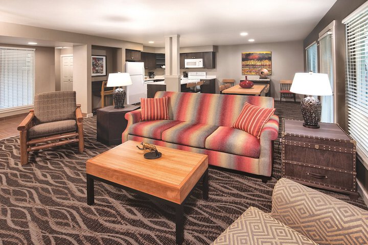Room 32 of 38
