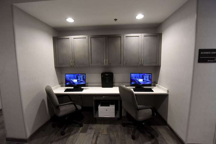 Business Center 67 of 68