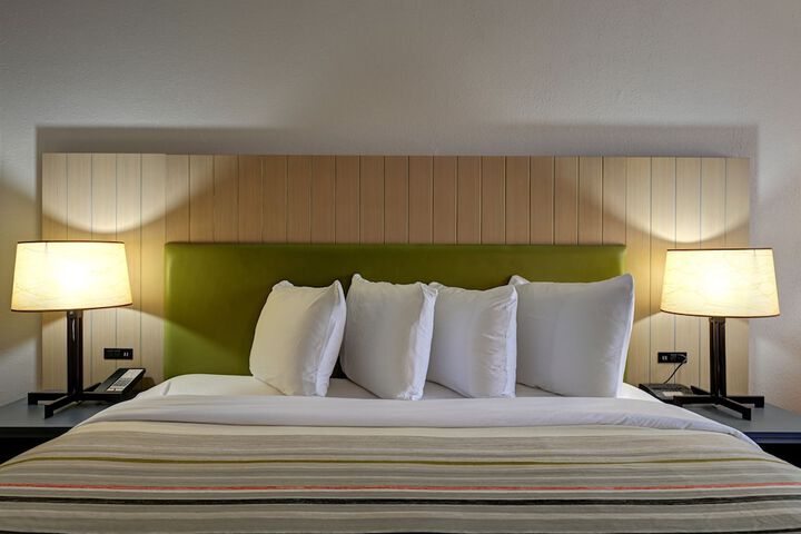 Country Inn & Suites by Radisson Pierre, SD