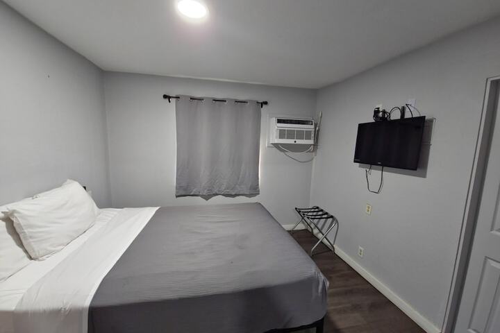 Room 11 of 17