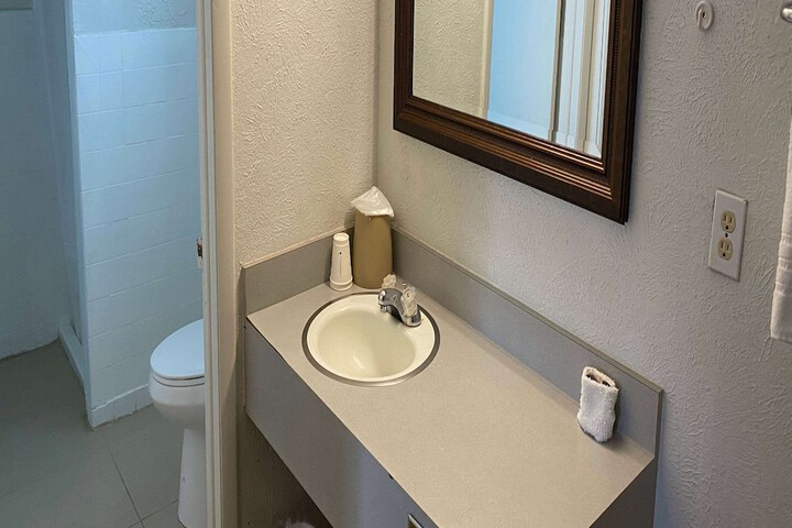 Room 19 of 38