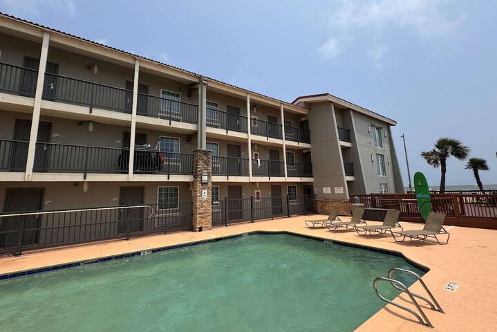 Pool 6 of 45