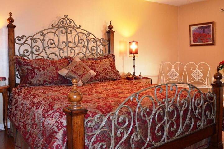 Yellow House B & B