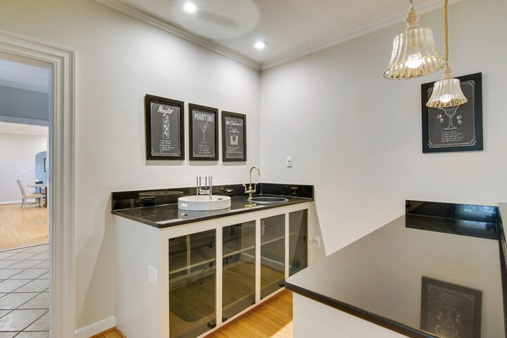 Waterfront Cambridge Gem w / Hot Tub Pool & Dock!