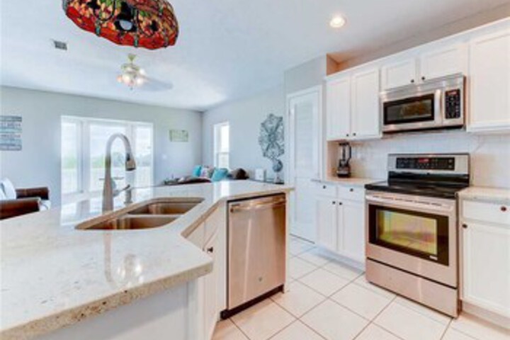 Sea Forever Upper Level 3 Bedrooms, Ocean Views, Sleeps 10
