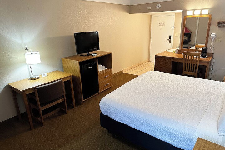 Room 44 of 100