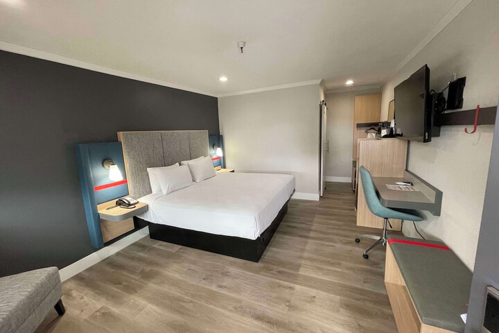 Room 10 of 31