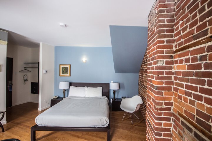 Room 8 of 28