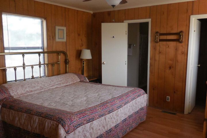 Room 19 of 79