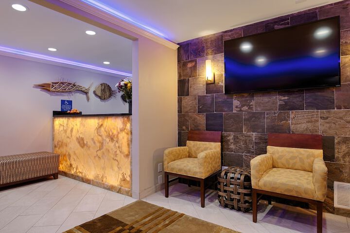 Best Western The Inn & Suites Pacific Grove