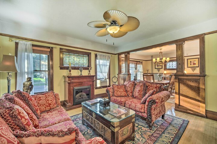 Elegant Superior Getaway 2 Mi to Downtown!