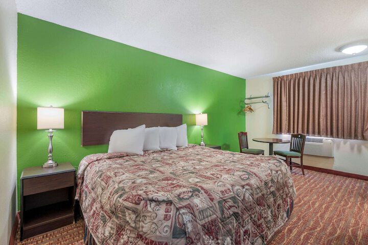 Room 20 of 27